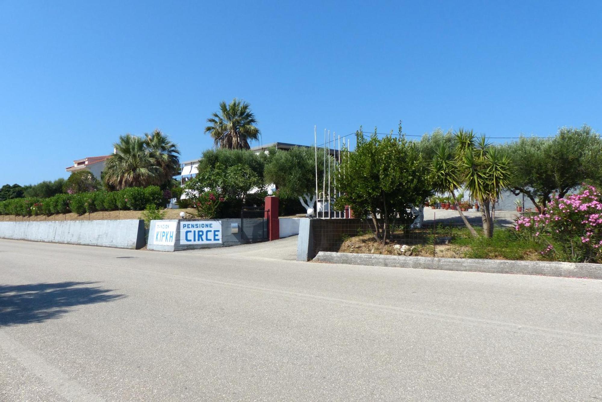 Circe Pansion Apartment Lixouri Bagian luar foto