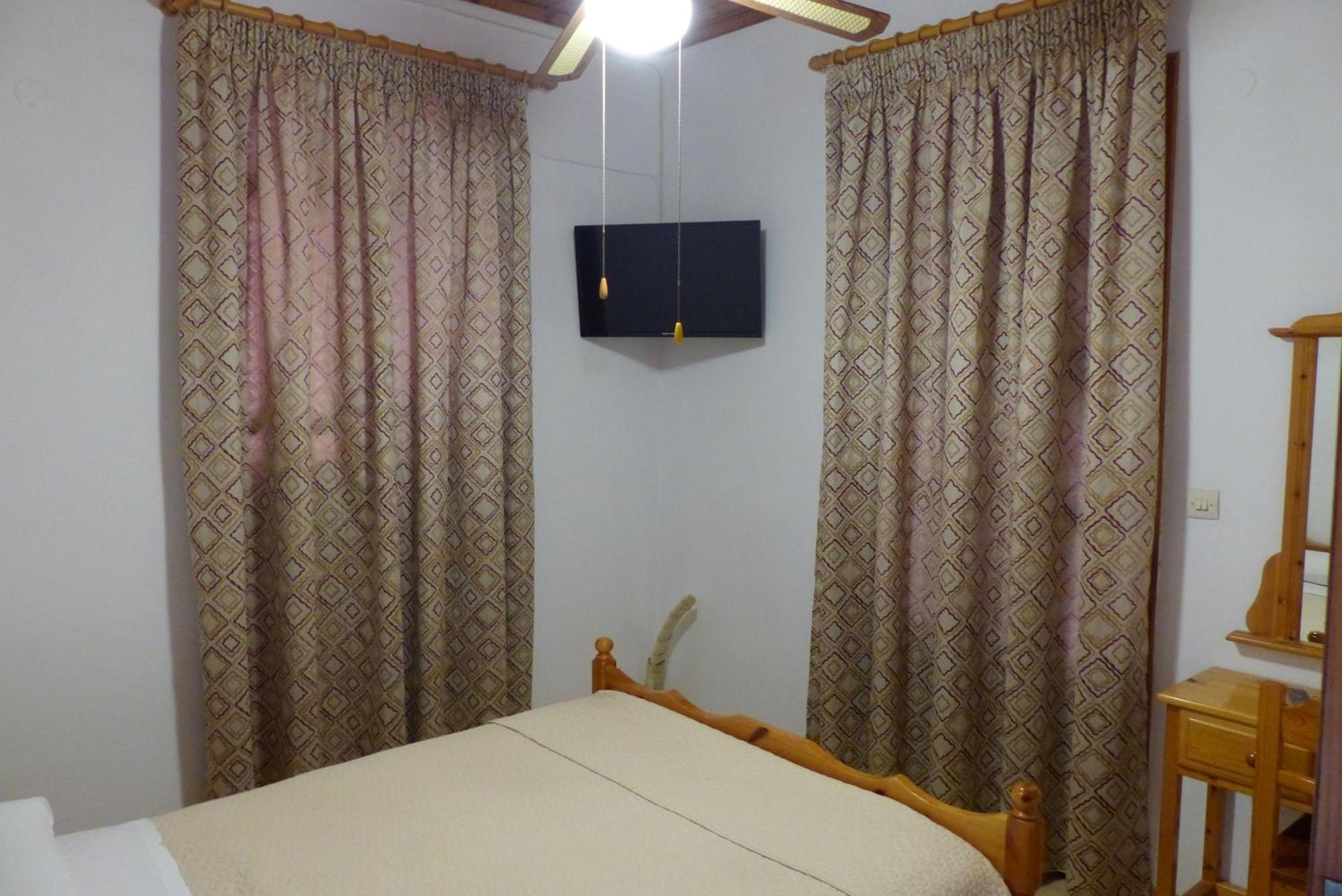 Circe Pansion Apartment Lixouri Bagian luar foto