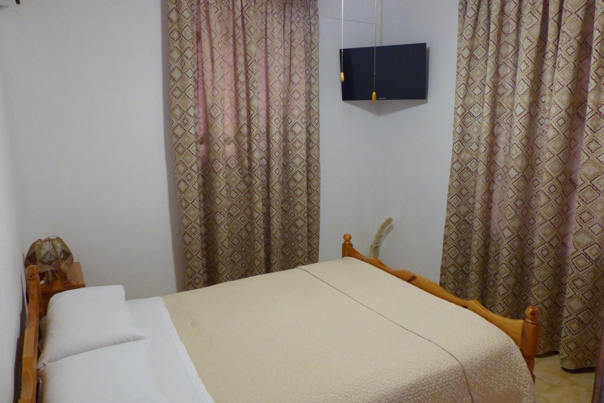 Circe Pansion Apartment Lixouri Bagian luar foto