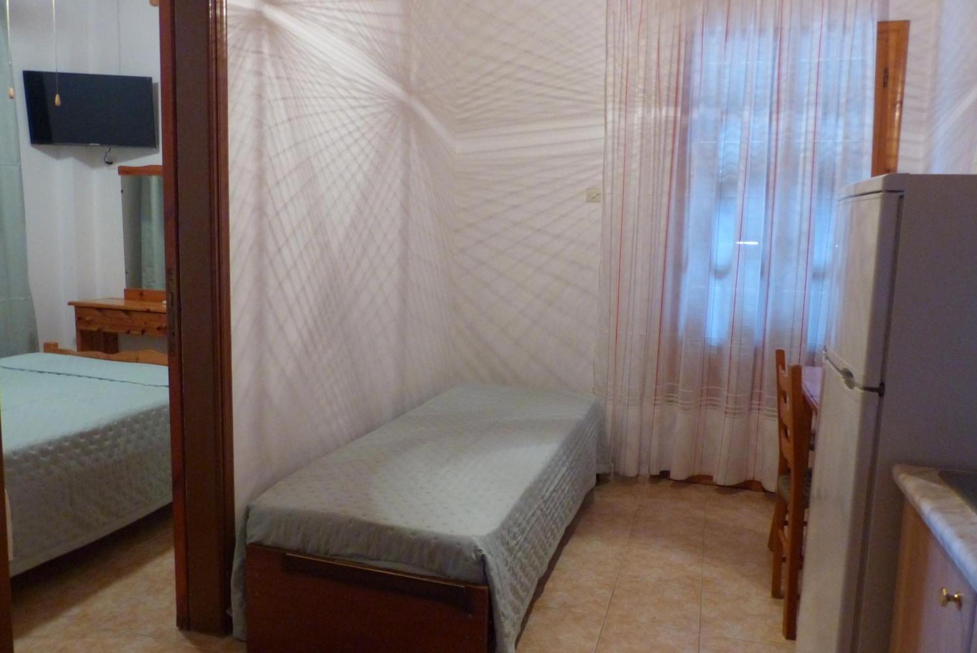 Circe Pansion Apartment Lixouri Bagian luar foto