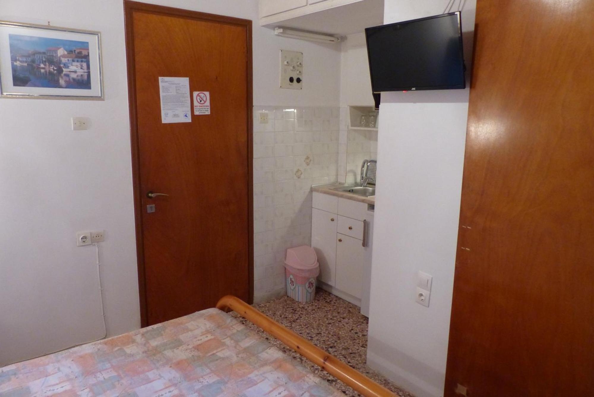 Circe Pansion Apartment Lixouri Bagian luar foto