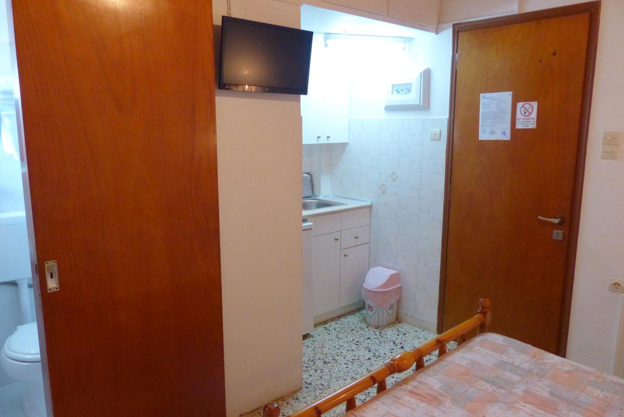 Circe Pansion Apartment Lixouri Bagian luar foto