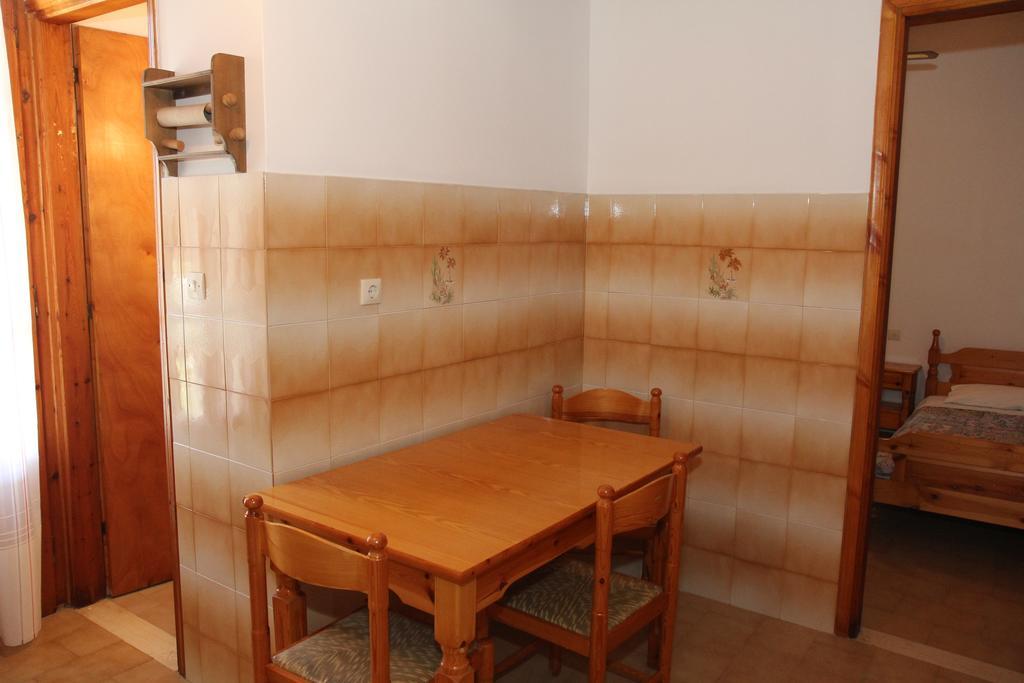 Circe Pansion Apartment Lixouri Bagian luar foto