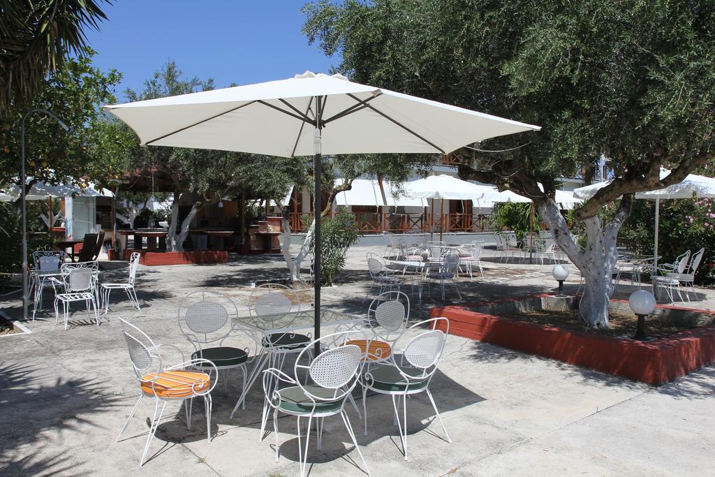 Circe Pansion Apartment Lixouri Bagian luar foto