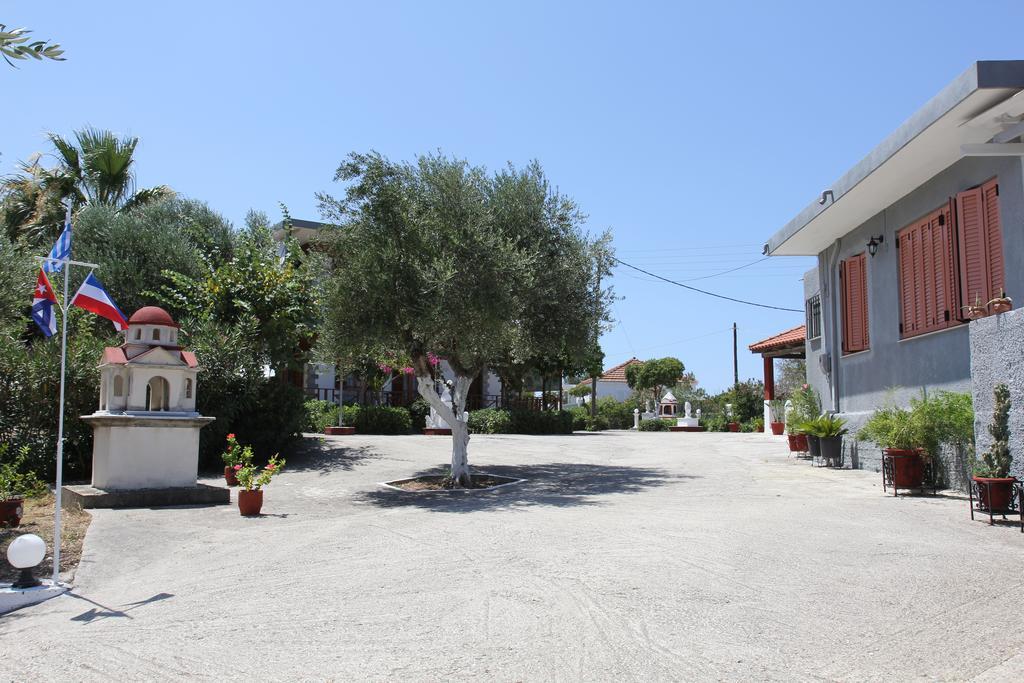 Circe Pansion Apartment Lixouri Bagian luar foto