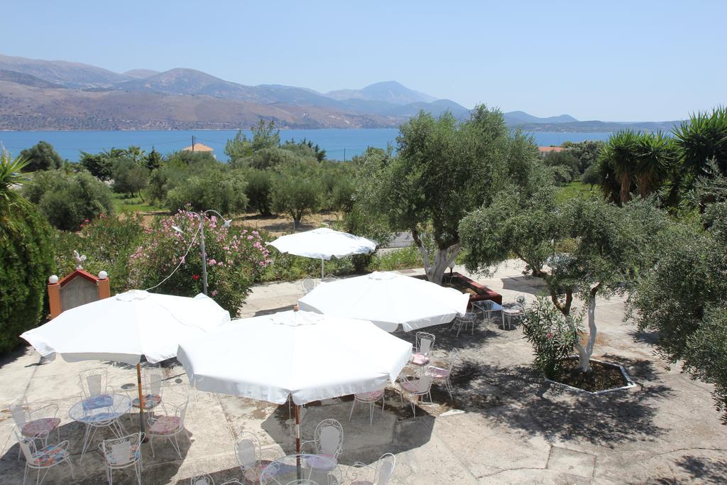 Circe Pansion Apartment Lixouri Bagian luar foto