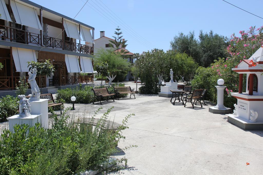 Circe Pansion Apartment Lixouri Bagian luar foto