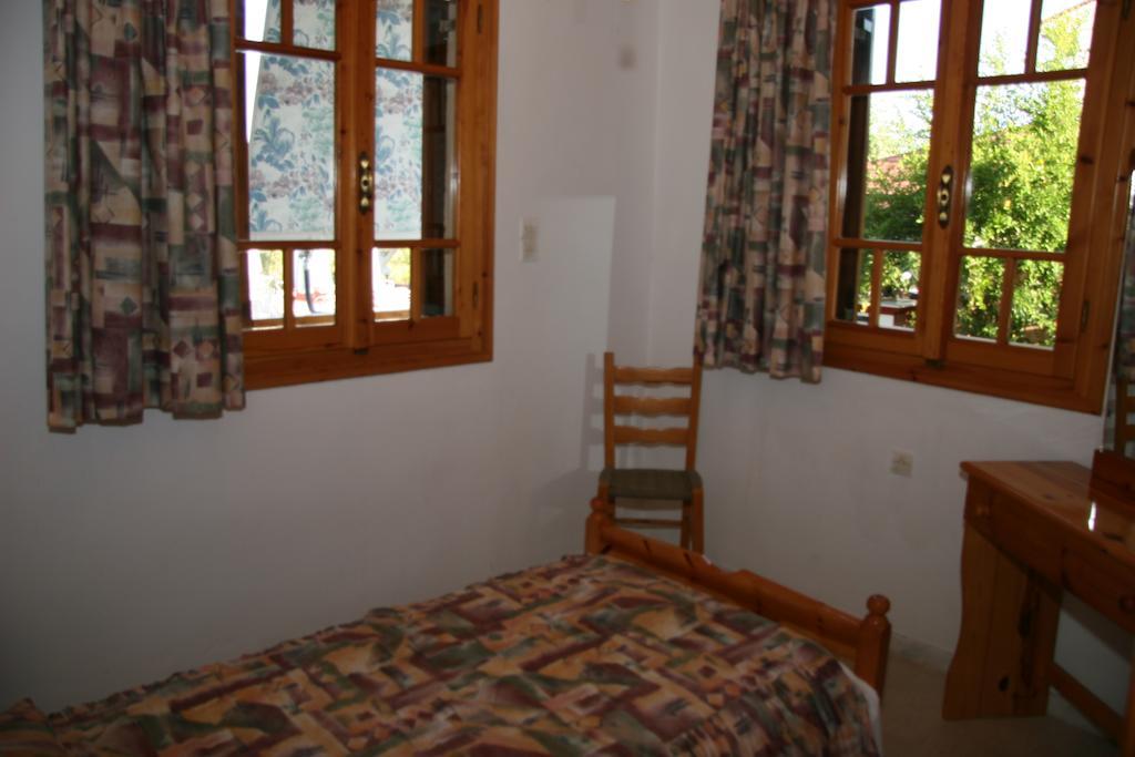 Circe Pansion Apartment Lixouri Bagian luar foto