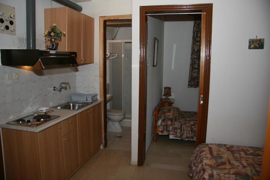 Circe Pansion Apartment Lixouri Bagian luar foto