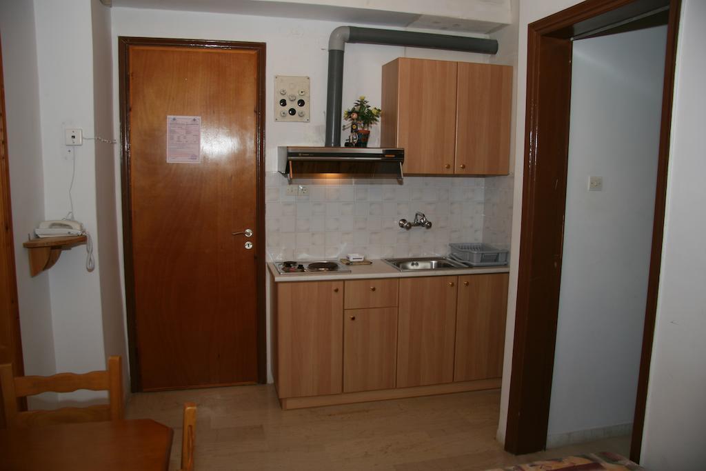 Circe Pansion Apartment Lixouri Bagian luar foto